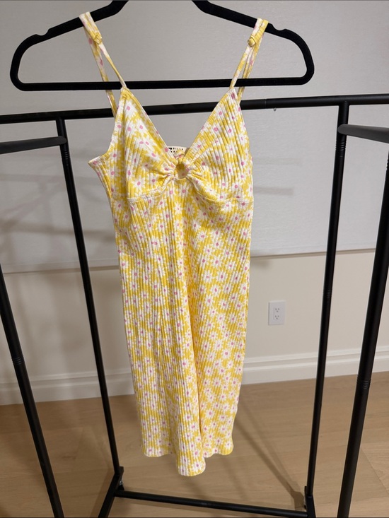Billabong Dresses & Skirts - Billabong Yellow Floral Tie-Front Midi Dress